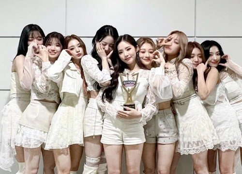 fromis_9 - "Girlgroup gian lận": Cả sự nghiệp gói gọn bằng scandal vạ miệng, nhận vơ là "đàn em BTS"