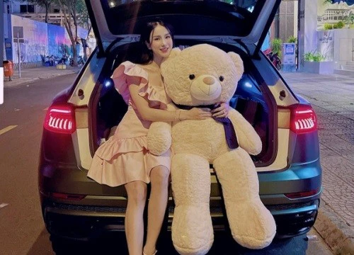 Diệp Lâm Anh khoe quà siêu to khổng lồ hậu Valentine, được ai tặng đây?