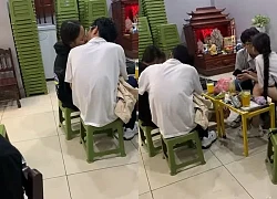 Clip 2 đôi nam nữ vô tư khóa môi ngấu nghiến giữa quán ăn, trước bàn thờ khiến Netizen phẫn nộ