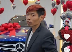 Thong Soai Ca showed off buying a billion-dollar luxury car after 1 month of playing Tik Tok, causing a stir among netizens