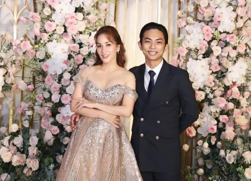 Rumor has it that Khanh Thi - Phan Hien is about to get married after 10 years of living together