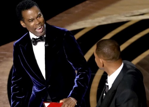 Chris Rock nói cái tát của Will Smith là điên rồ