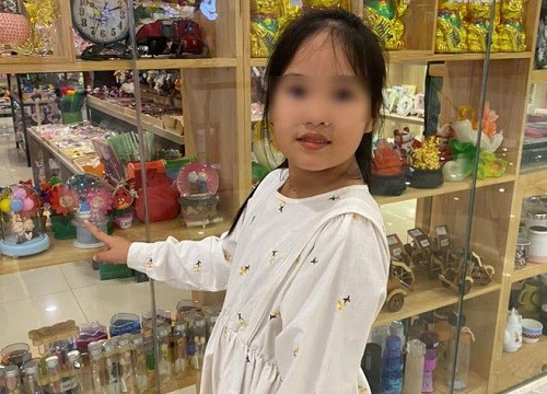 Mẹ đơn thân thỉnh cầu làm ảnh thờ cho con gái qua đời sau 6 lần mổ não