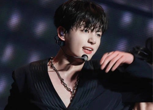 Jungkook (BTS) hé lộ cân nặng bất ngờ, nhìn body 6 múi cuồn cuộn và bắp đùi đô phát sợ này là hiểu nguyên nhân