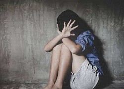 Bố đánh con gái 8 tháng tuổi nứt sọ, mẹ chứng kiến nhưng lại lặng im