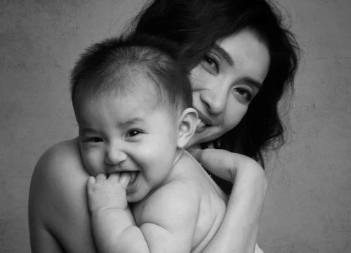 Tiêu Châu Như Quỳnh: 'Tôi phải trị liệu tâm lý khi sinh con một mình'