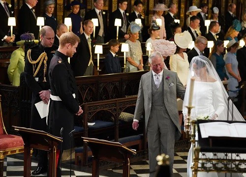 Hoàng tử Harry muốn thay Công nương Diana đáp trả mẹ kế, bà Camilla đưa ra bức ảnh về Meghan khiến anh "nghẹn họng"