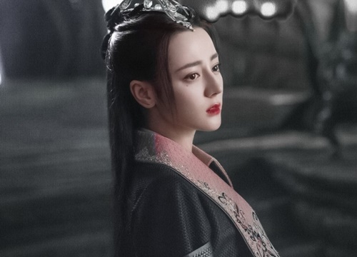 Mới được khen diễn tốt trong 'Ngự Giao Ký' mà Địch Lệ Nhiệt Ba đã vội mua hot search nâng diễn xuất của mình 'lên mây' thế này sao?