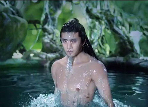 Nhậm Gia Luân ra chuồng gà đi, đây mới là người cá hot nhất màn ảnh hiện tại: 6 múi thật 100% là đủ "ăn đứt" rồi nhé!