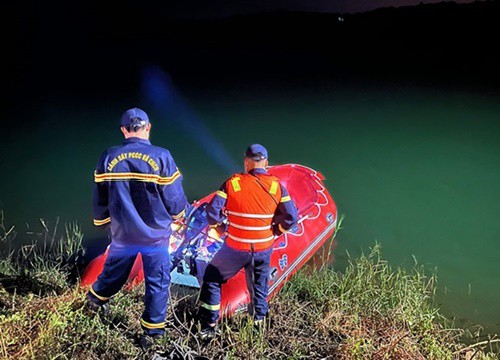 A 9th grader in Thanh Hoa jumped into a deep lake, leaving a suicide note, people couldn&#39;t save it in time