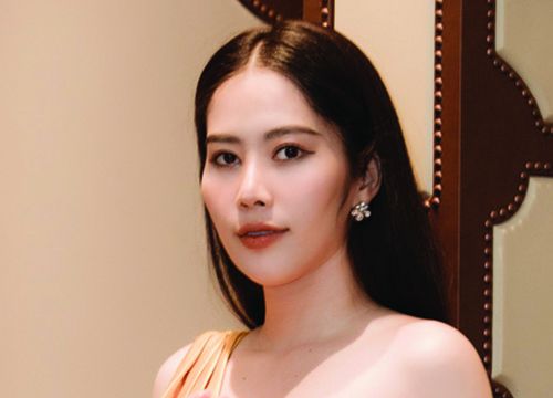 Nam Em và loạt "hot girl" lộ nhan sắc thật: Người xinh lung linh, người có phần mũm mĩm