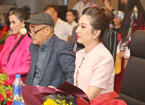 Cao Mỹ Kim hiếm hoi xuất hiện bên NS Việt Anh sau thời gian dài "ở ẩn"