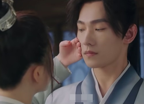 Lần đầu có sao nữ dám làm điều thân mật này liên tục với Dương Dương, phải chăng là "đặc quyền" của hai người yêu nhau?
