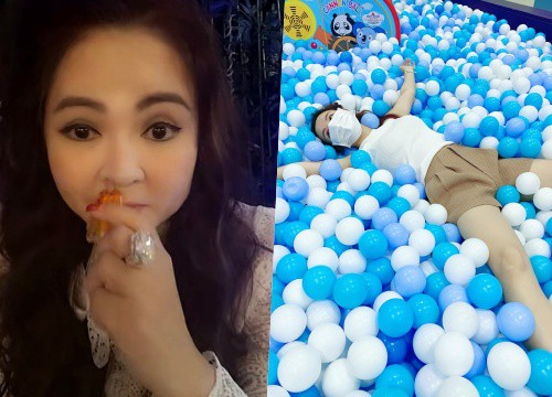 Vy Oanh vô tư làm 1 điều ngay lúc bà Phương Hằng nằm giữa 2 "gọng kìm"