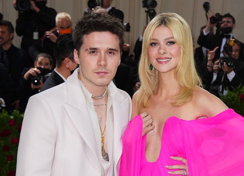 Brooklyn Beckham chiều lòng Nicola Peltz làm những điều bản thân không thích, yêu hay sợ vợ?