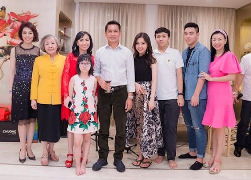 Đại gia Hồ Nhân tái xuất, cười tươi rạng rỡ bên vợ con, có cả 'lão phật gia' Sơn Kim?