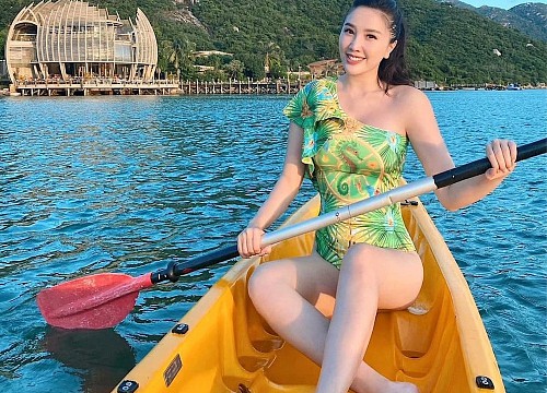 Mỹ nhân Việt đi biển: Hương Giang mặc đồ tắm bồ khen nức nở