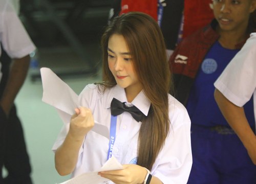 Người đẹp bên lề Kickboxing SEA Games: Xinh như hoa hậu, "chân dài" gây sốt