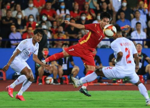 Văn Xuân nổi cáu, cầu thủ U23 Myanmar chủ động xin lỗi làm hòa