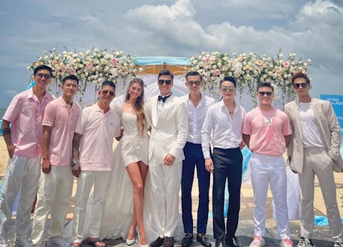 Goalkeeper Bui Tien Dung and his only love with foreign female models officially returned to the same house