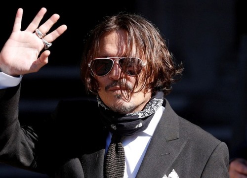 Johnny Depp làm gì tiếp theo