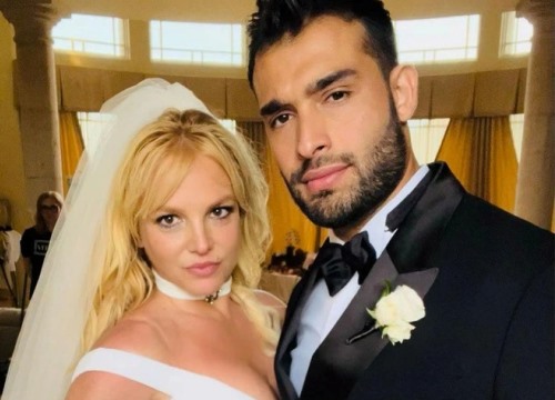 Britney Spears "lên cơn hoảng loạn" trước đám cưới