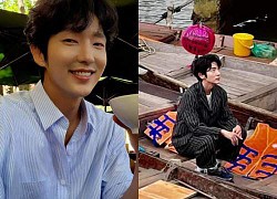 Lee Jun Ki checked-in Hoi An, enjoyed being on a boat on the river, constantly waving to fans