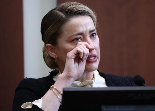 Bồi thẩm đoàn nói Amber Heard là nước mắt cá sấu