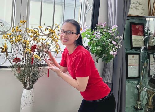 Cuộc sống của Cẩm Ly: Sống biệt thự bạc tỉ, bình dị đến khó tin
