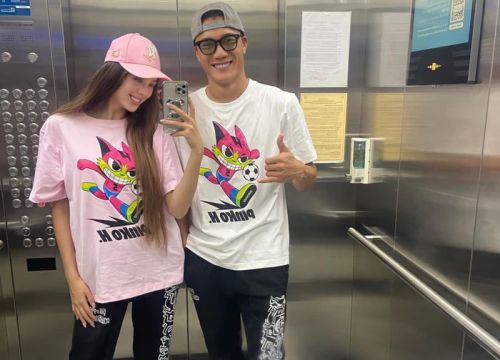 Facetime với vợ, Bùi Tiến Dũng lộ biểu cảm khiến netizen bàn tán