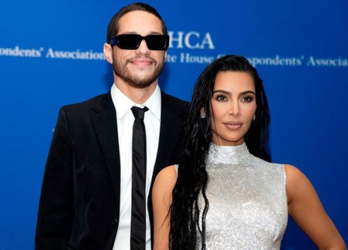 Kim Kardashian "phát cuồng" với bạn trai mới