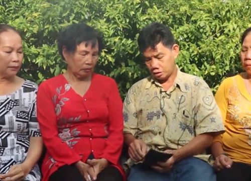 Quá khổ nên mẹ để con lại rồi rời đi, 50 năm sau đi tìm và phút lướt qua nhau nhói lòng