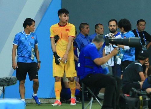 Văn Toản khóc sau sai lầm trước U23 Thái Lan, HLV Gong tiết lộ nỗi lo lắng