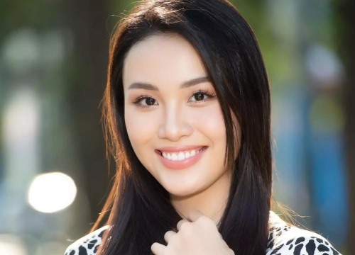 Mặt mộc cực xinh của Á hậu Hoàn Vũ Việt Nam Thủy Tiên