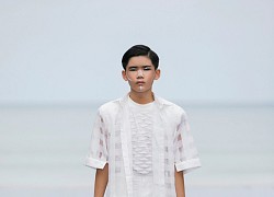 Hương Giang hóa 'nữ hoàng biển xanh' trong show Xuân Lan