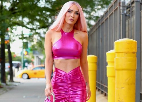 Megan Fox diện "cây hồng" nóng bỏng đi dạo phố sau khi xác nhận đã đính hôn