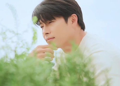 Hyun Bin tung ảnh mới nhất trông giống hệt Son Ye Jin: Tướng phu thê là có thật!