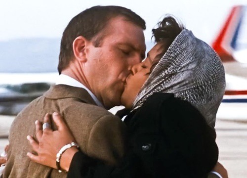 Kevin Costner chỉ muốn đóng cùng Whitney Houston trong phim 'Vệ sĩ'