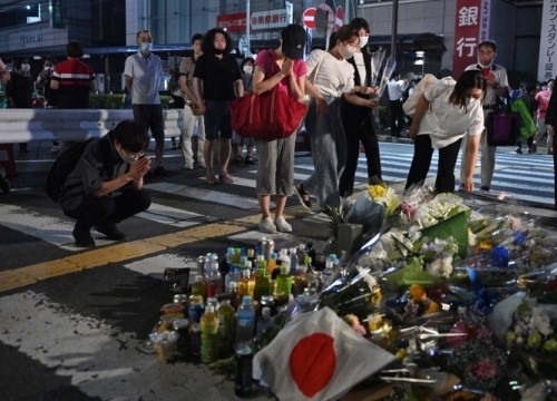 Nghi phạm ám sát ông Shinzo Abe 'bình thản lạ thường' khi lấy lời khai