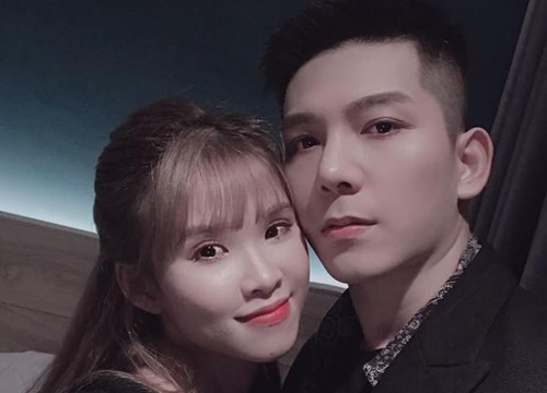 Nam ca sĩ Việt 'bất lực' ngồi giữa sân khấu vì... khán giả không cho hát