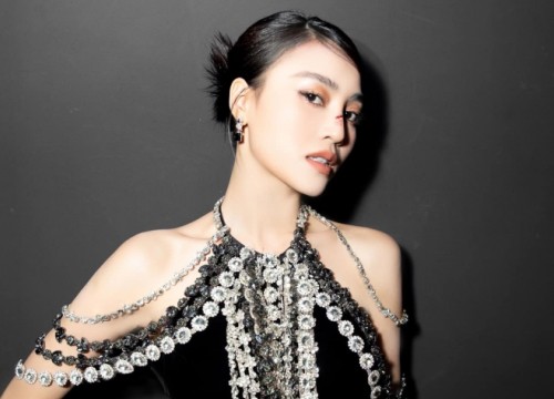 Lan Ngọc xuất hiện với set đồ nhung quyến rũ, nhan sắc đúng chuẩn mỹ nhân của showbiz Việt