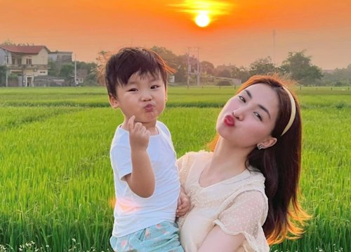 Bé Bo gây bất ngờ với câu nói động viên Hòa Minzy đầy ấm áp, còn đợi mẹ đến tận khuya