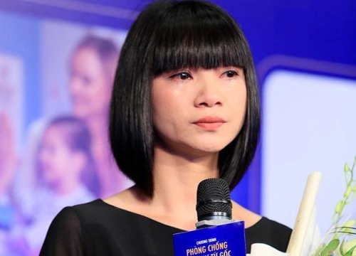 Bố của siêu mẫu Hạ Vy qua đời, loạt sao Việt chia buồn
