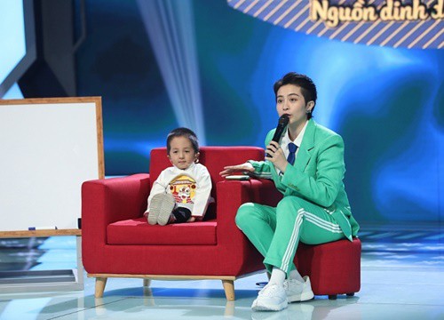 'Siêu tài năng nhí': Cậu bé xương thủy tinh gây sốt với siêu tài năng ghi nhớ và tính nhẩm cực nhanh