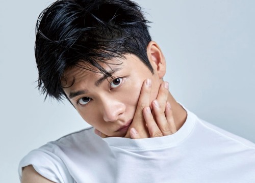 Kang Tae Oh xấu hổ vì những video cũ bị đào lại