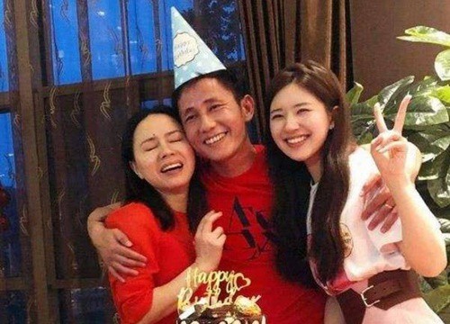 Lộ ảnh bố mẹ và gia thế Triệu Lộ Tư, dân mạng trầm trồ 'bảo sao nàng Trình Thiếu Thương xinh đẹp xuất sắc như vậy!'