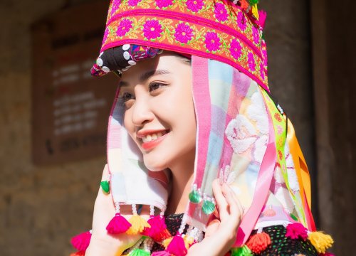 Hoa hậu Nông Thúy Hằng xinh đẹp khi làm thiện nguyện ở Hà Giang