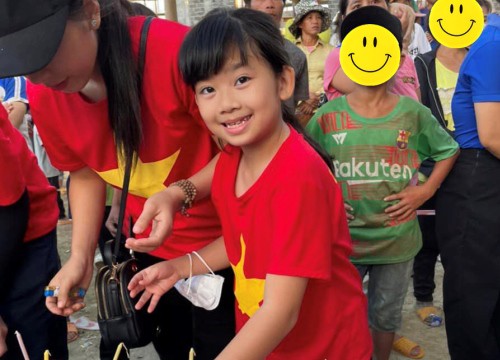 Con gái Mai Phương đi làm từ thiện, đón Trung thu ở vùng cao