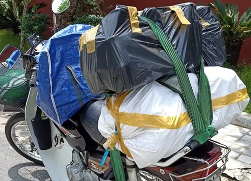 Nữ tài xế 54 tuổi chạy xe chăm mẹ già