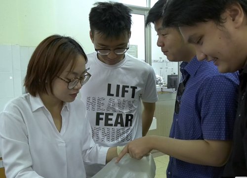Sinh viên chế bao bì có thể... ăn được